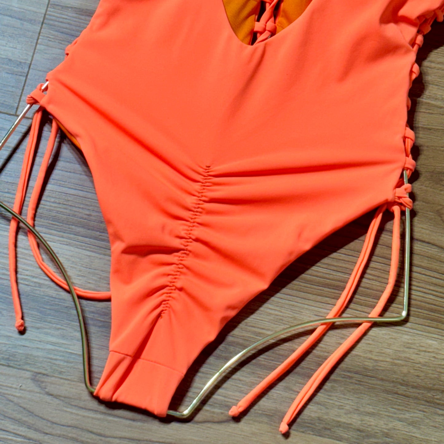 Manatí - One Piece (orange)